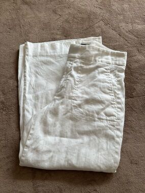 Banana Republic white pants size 6 wide leg, used in good condition.